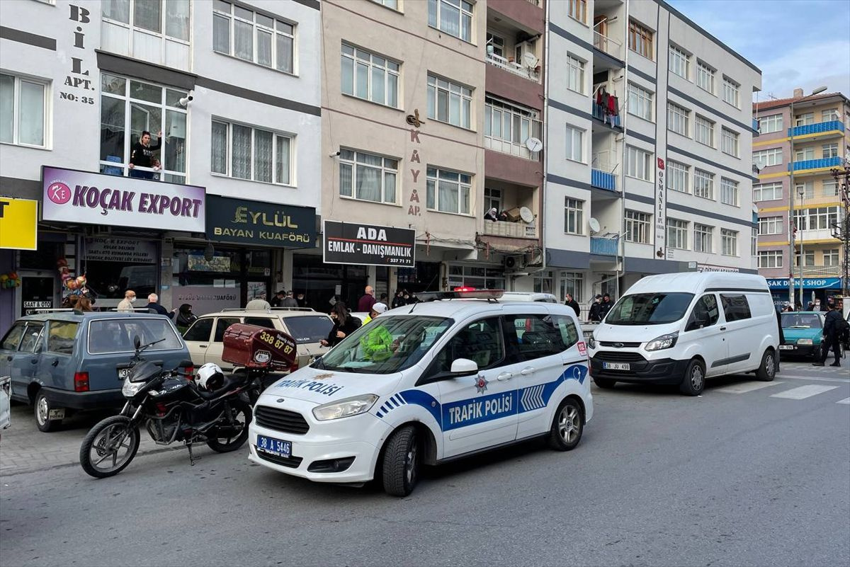 Kayseri'de dehşet! Annesini öldürüp babasını bıçakladı