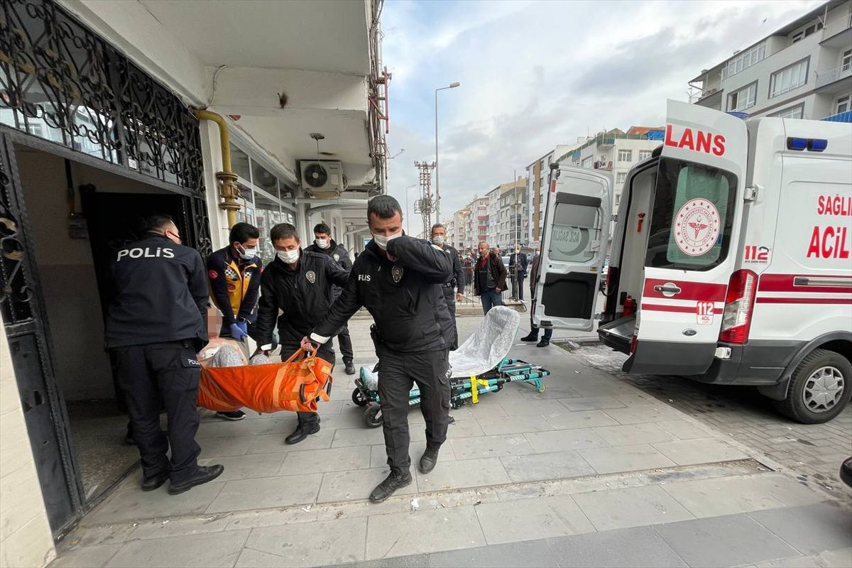 Kayseri'de dehşet! Annesini öldürüp babasını bıçakladı