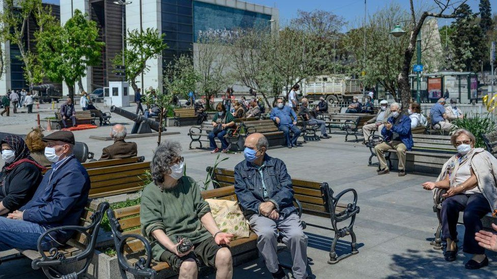 Korona önlemlerine uymayan şehirlere Aralık'ta sokağa çıkma, kafe ve restoran yasağı gelebilir