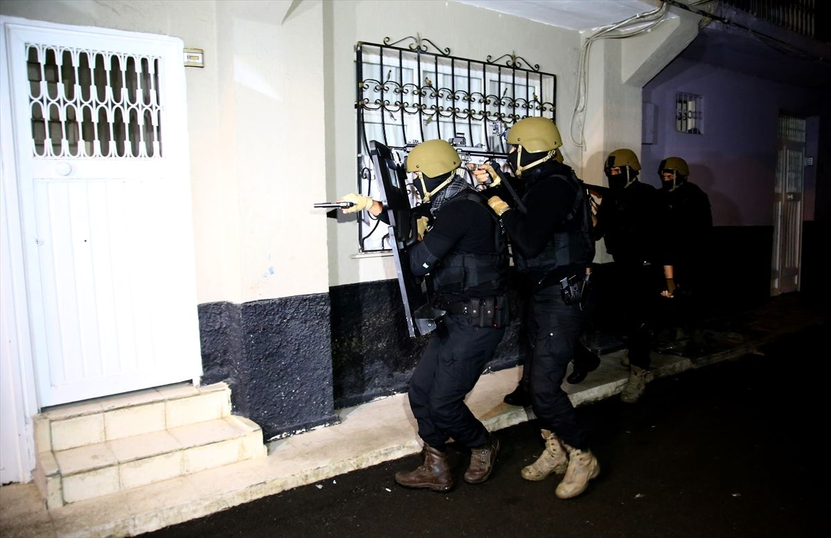 Adana'da PKK'ya büyük operasyon! 17 şüpheli için baskınlar yapıldı