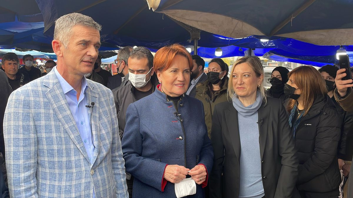 İYİ Parti Genel Başkanı Meral Akşener Sakarya'da pazar esnafını ziyaret etti