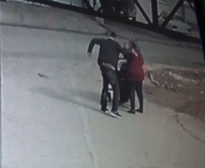 Antalya Serik'te genç yengesini sokak ortasında bıçakladı nedenini duyan pes dedi