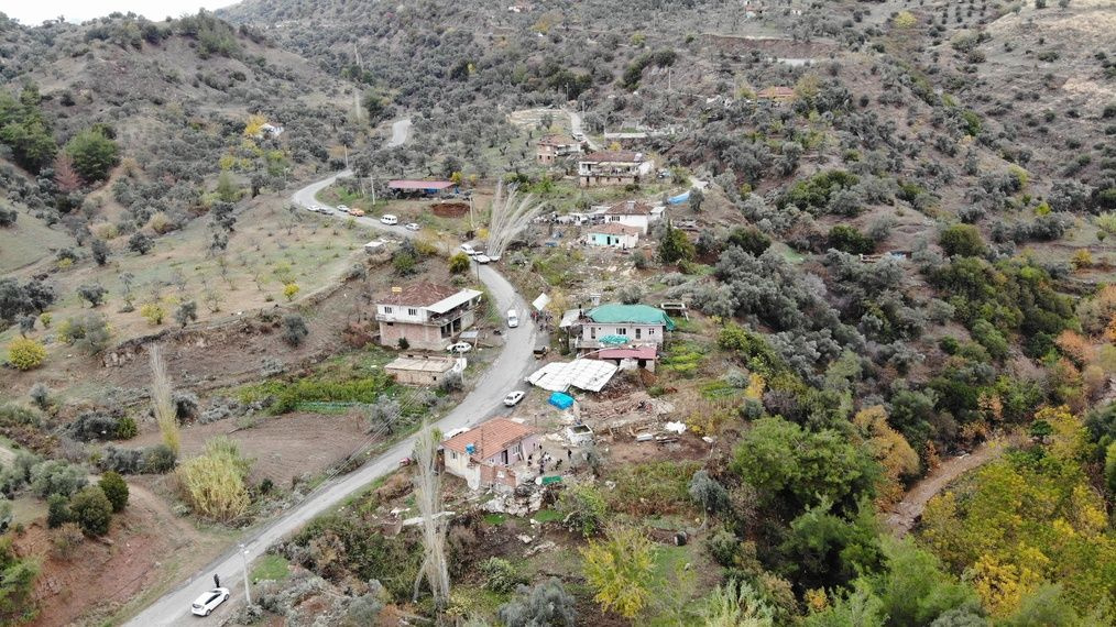 Aydın'da sabah uğultu sonrası köy felaketi yaşadı! Yerle bir oldu: Çatılar uçmaya başladı