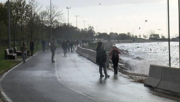 İstanbul'da lodos etkili oldu! Dalgaların yüksekliği 3 metreye kadar ulaştı