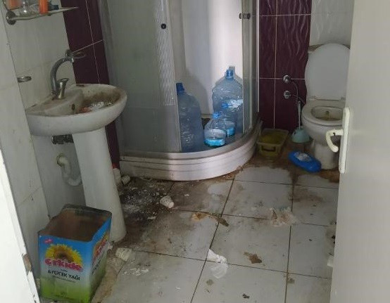 Çıkmak için 300 TL istedi! İzmir'de kiraya verdiği eve girince hayatının şokunu yaşadı