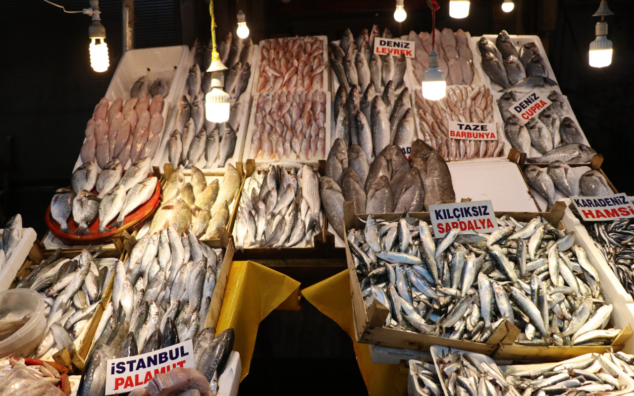 Mersin'de tezgahlar dolup taştı! Balık fiyatları şu an en uygun dönemde