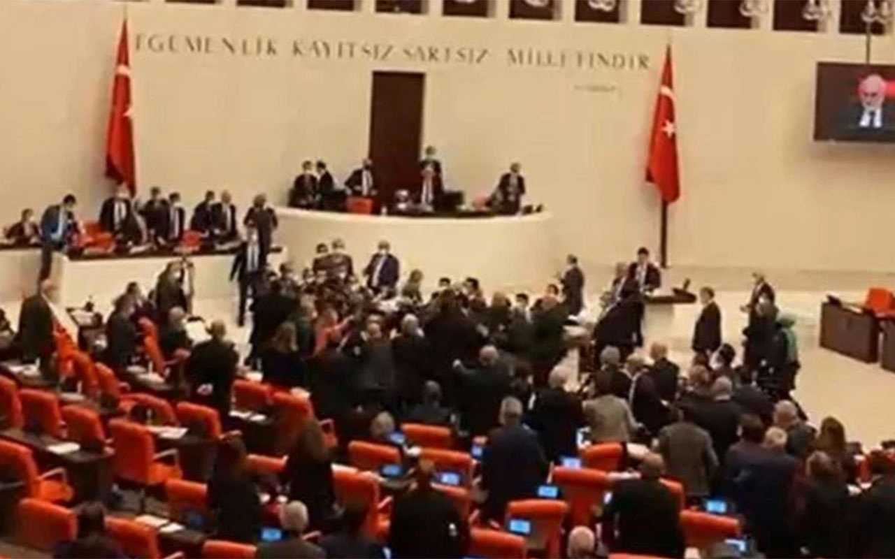 Meclis'te bütçe görüşmeleri sırasında yumruklu kavga! AK Parti ve CHP'liler birbirine girdi