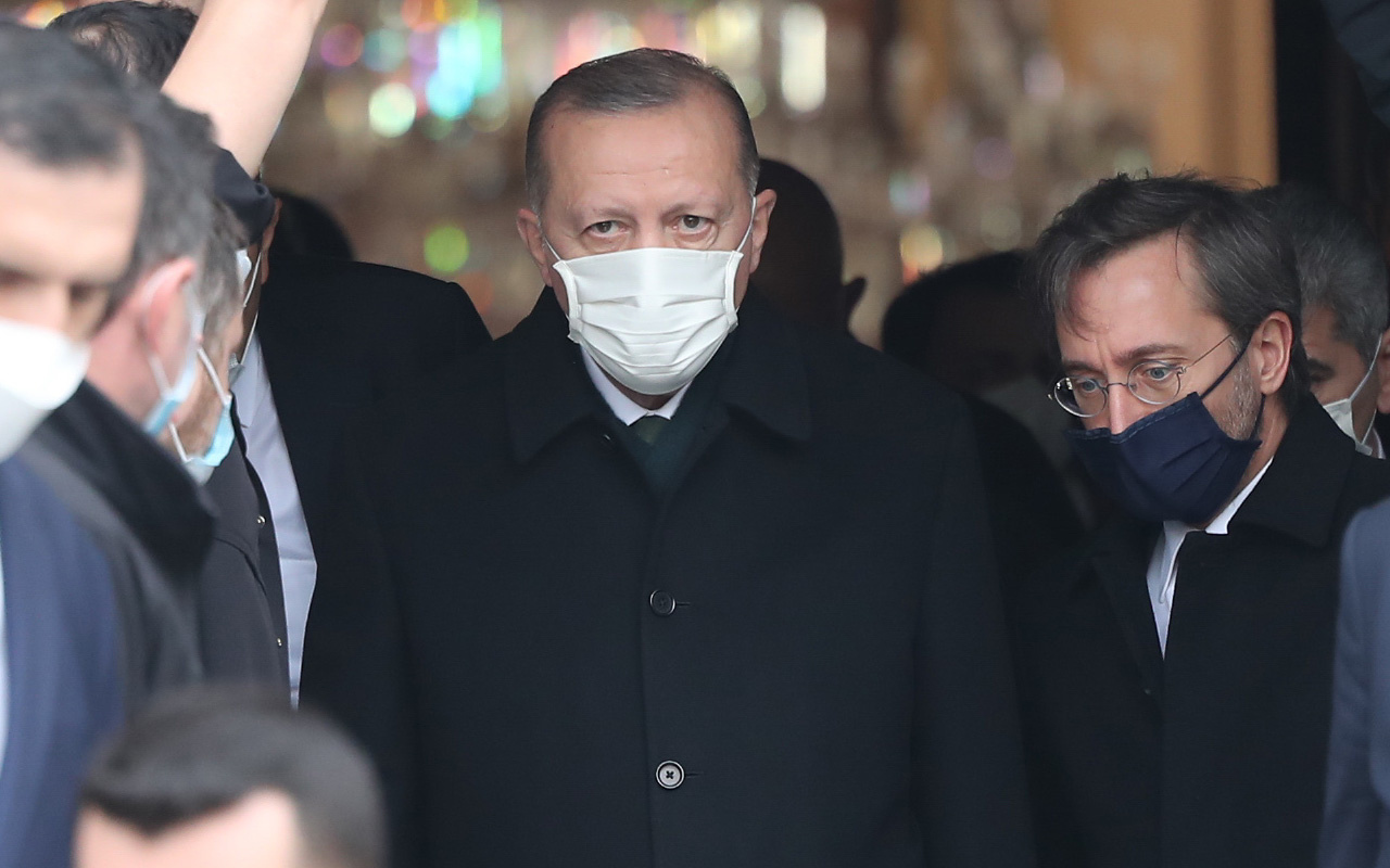 Cumhurbaşkanı Erdoğan cuma namazını Dolmabahçe Camisi'nde kıldı