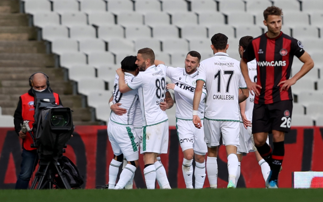 Konyaspor konuk olduğu Fatih Karagümrük'ü 4-1 yendi