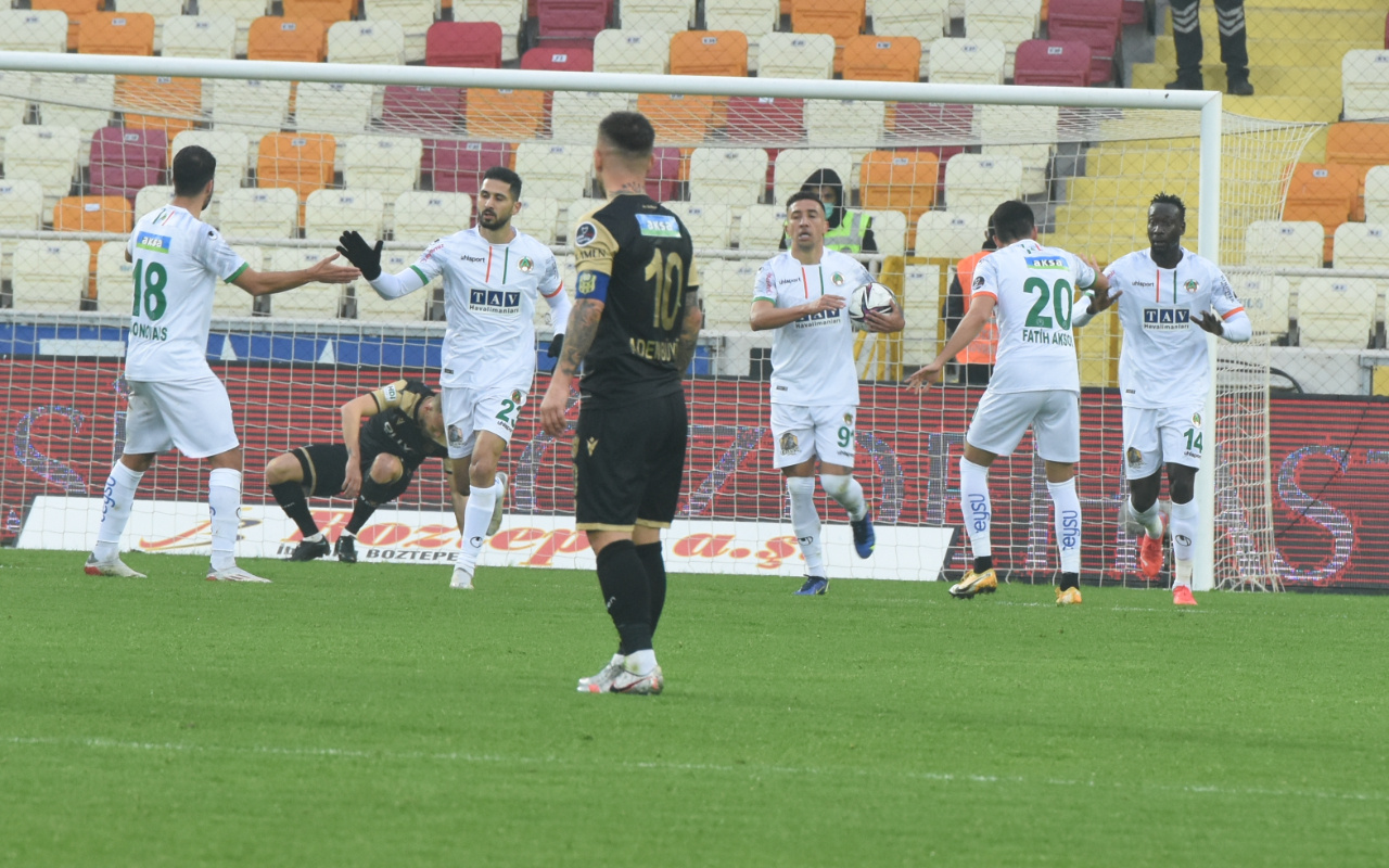 Alanyaspor konuk olduğu Yeni Malatyaspor'u 6-2 yendi
