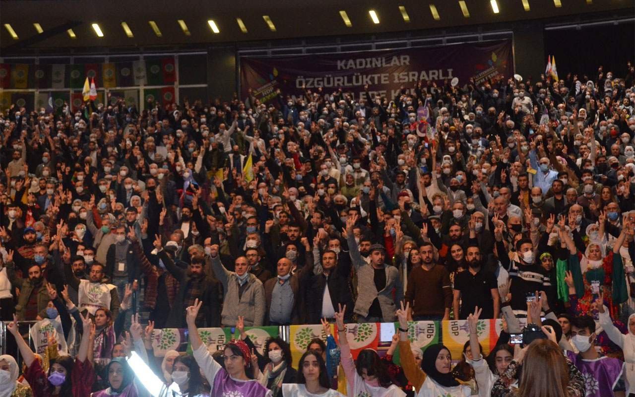 HDP kongresinde PKK marşı rezilliği