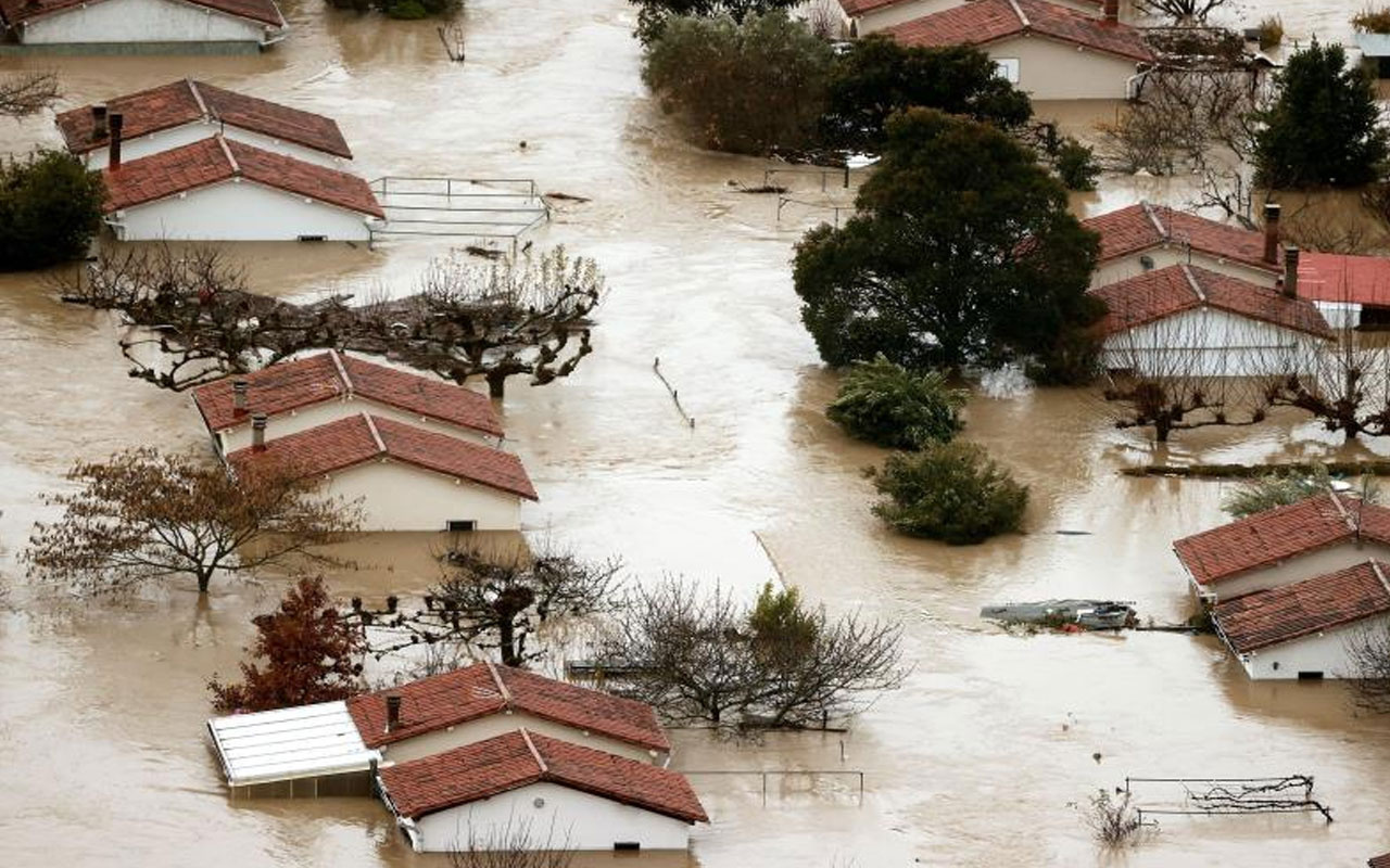İspanya’da sel ve toprak kayması! 1 kişi hayatını kaybetti