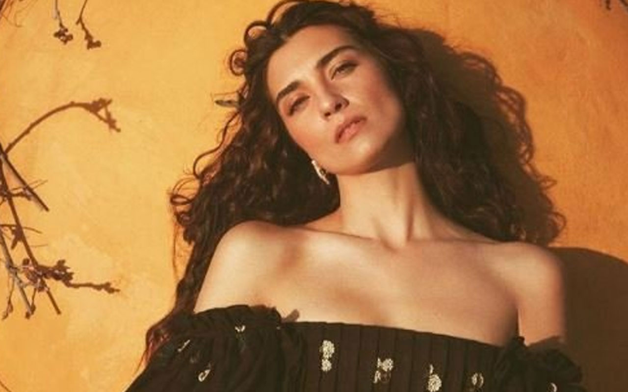 Tuba Büyüküstün annesiyle fotoğrafını paylaştı! 'Güzelliğini anneden almış'