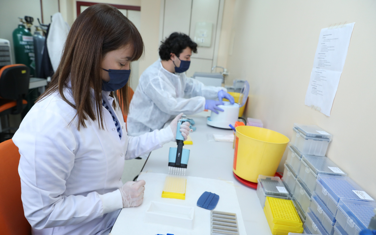 Sağlık Bakanlığı referans laboratuvarlarında koronavirüs varyant taramaları sürüyor