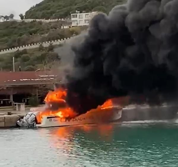 Denizdeki jandarma botu alev alev yandı! 3 asker son anda yaralı olarak kurtuldu