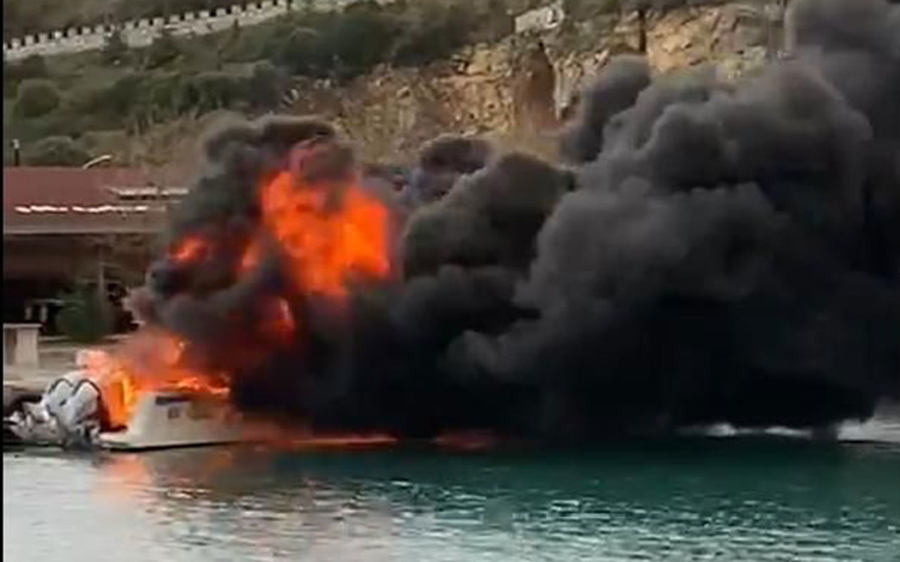 Denizdeki jandarma botu alev alev yandı! 3 asker son anda yaralı olarak kurtuldu