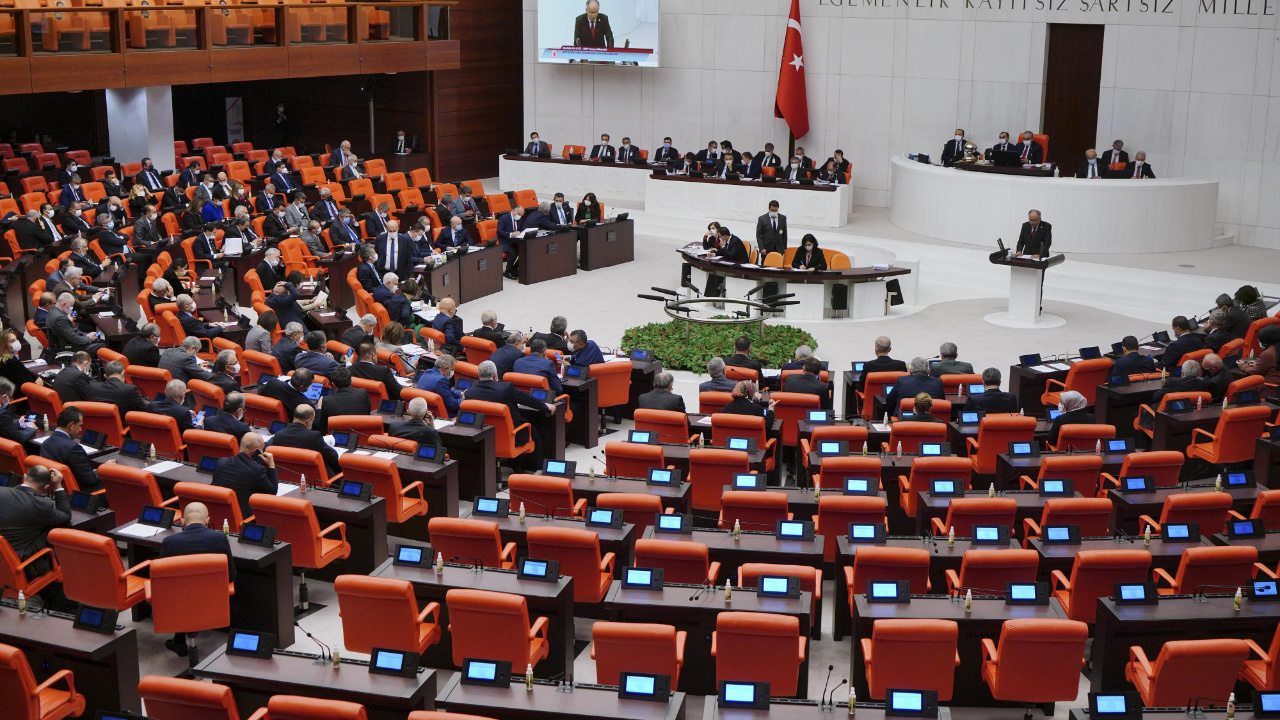 Elektrik faturalarındaki TRT payını kaldıran düzenlemeyi de içeren kanun teklifi Meclis'te kabul edildi