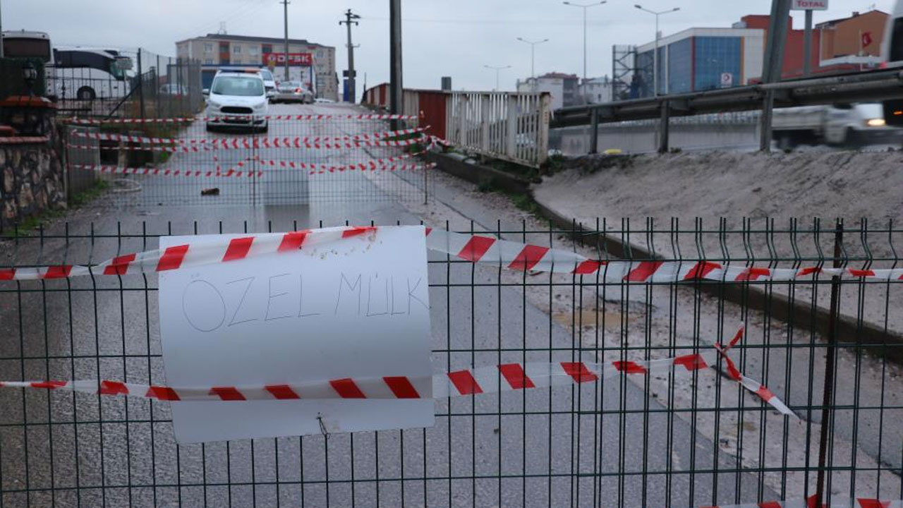 Kocaeli'de 'Arsamdan yol geçti' diyerek işlek yolu trafiğe kapattı