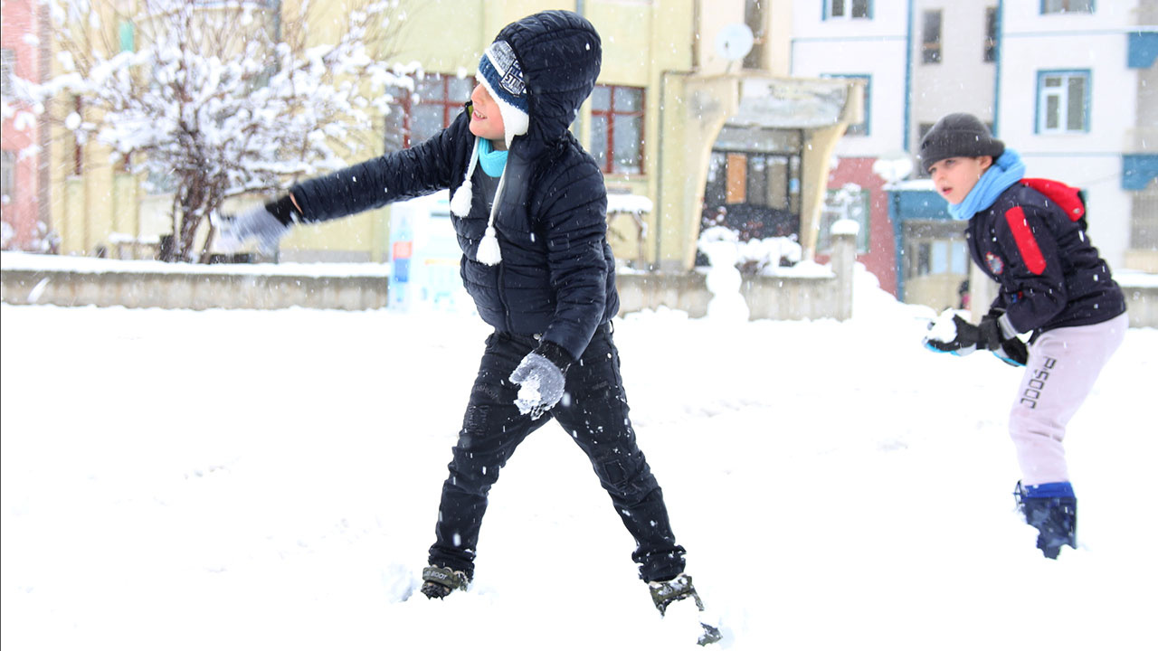 Kar yağdı ilk okul tatili haberi geldi! Konya'da okullar yarın tatil edildi! İşte tatil olan yerler