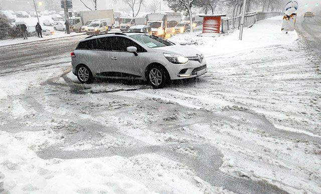 İstanbul için meteoroloji ve AKOM'dan kar yağışı uyarısı saat 22.00'da