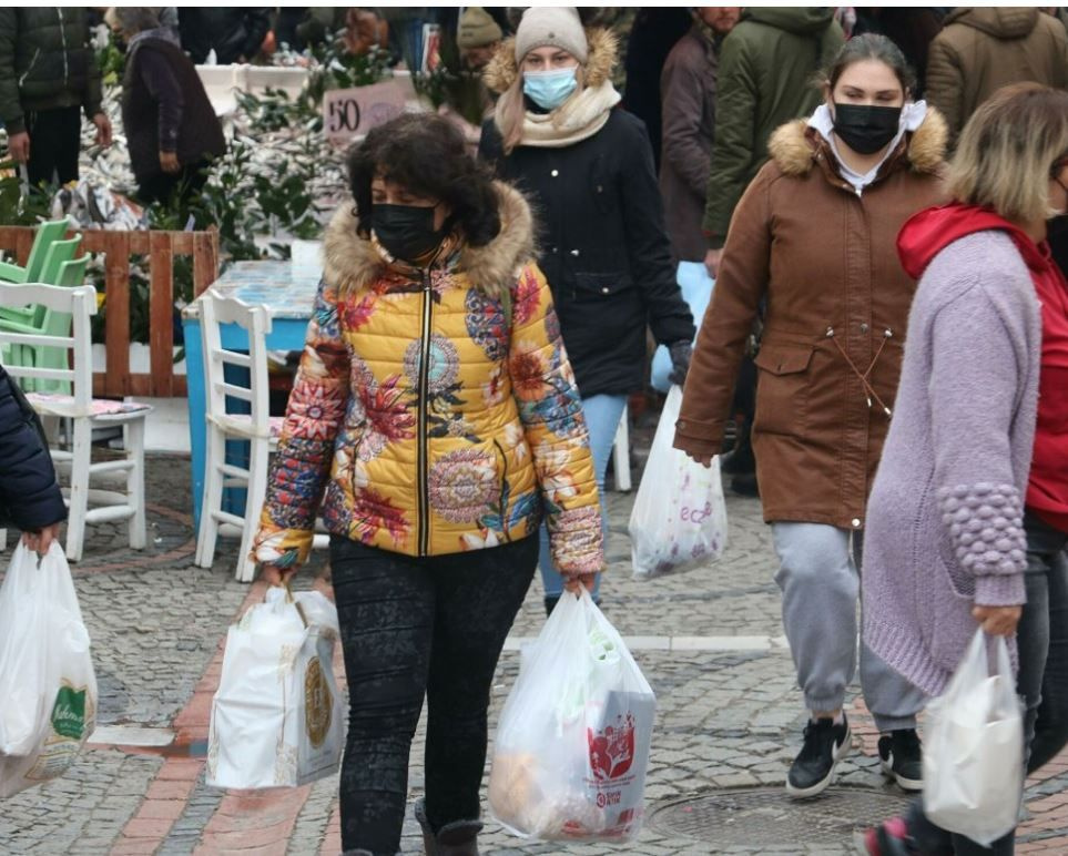 Demet Akalın Edirne'de alışveriş yapan Bulgarlara çıldırdı: Lime Lime bavullarla...