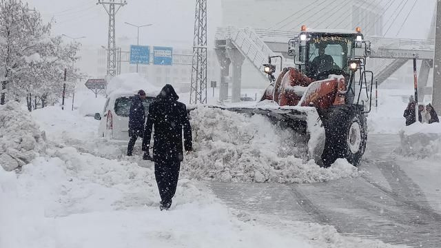 Çok sayıda ilimizde kar yağışı nedeniyle eğitime ara verildi! İşte o şehirler