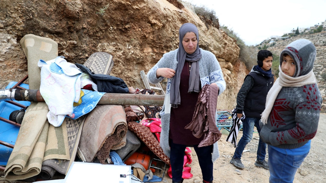 İsrail güçleri Batı Şeria'da Filistinli bir ailenin evini yıktı
