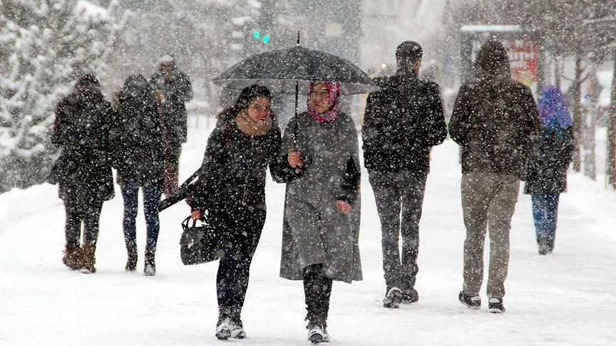 İstanbul'a ilk kar düştü! Meteoroloji tarih verdi: Sıcaklık eksilere düşecek