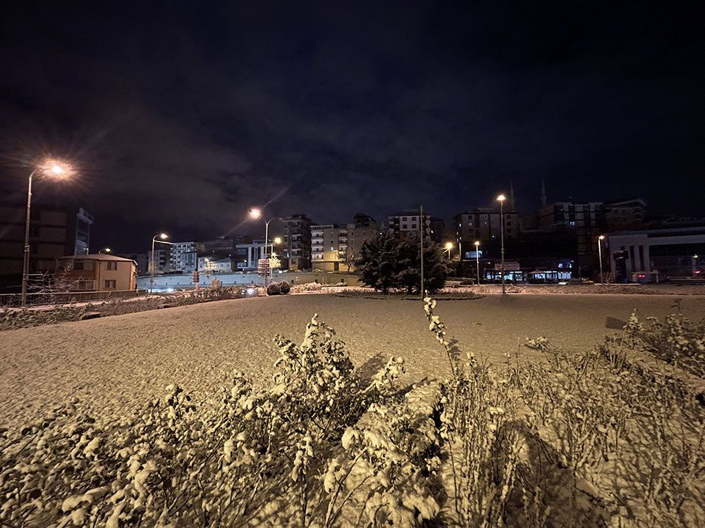 İstanbul'a kar yağdı! İstanbul'da kar yağışı ne kadar sürecek meteorolojiden bir çok ile uyarı geldi