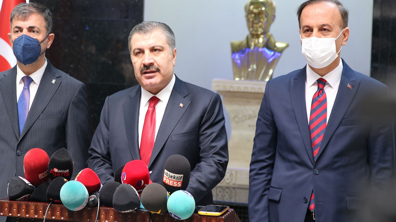 Salgında son durum! Sağlık Bakanı Fahrettin Koca'dan önemli açıklamalar: Kontrollü seyir devam ediyor