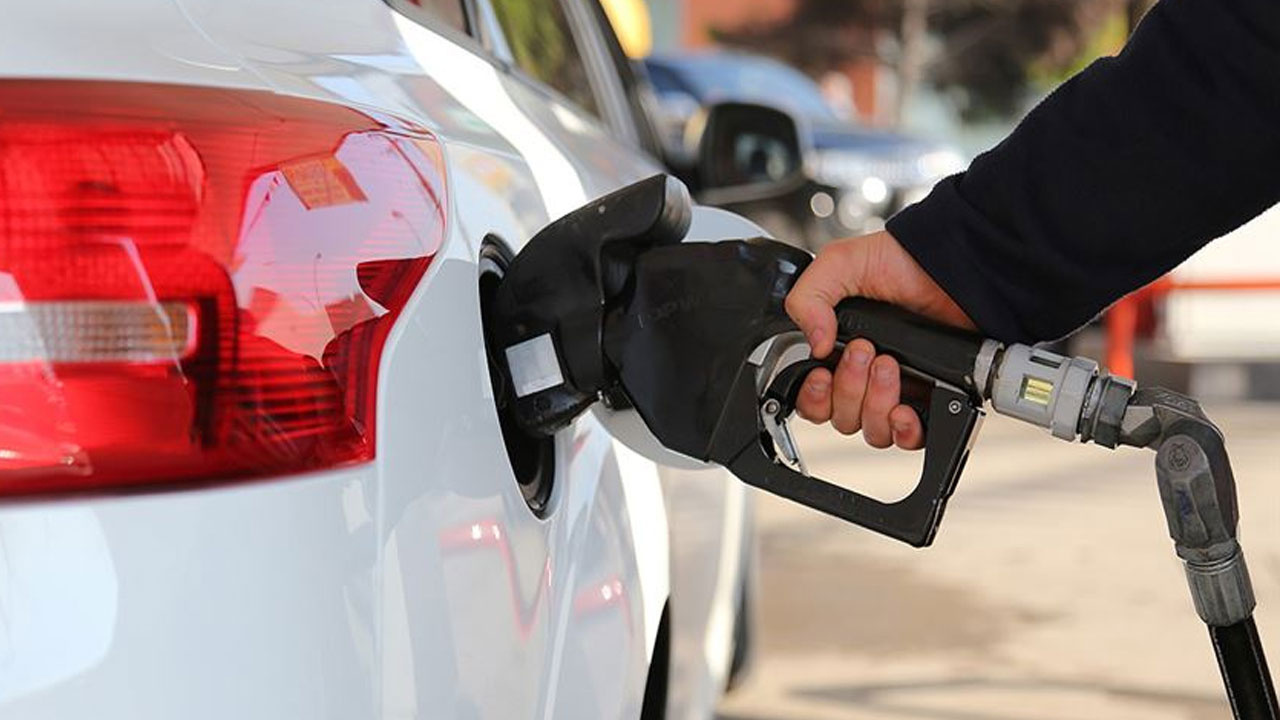 California'da benzin fiyatları bir gecede fırladı