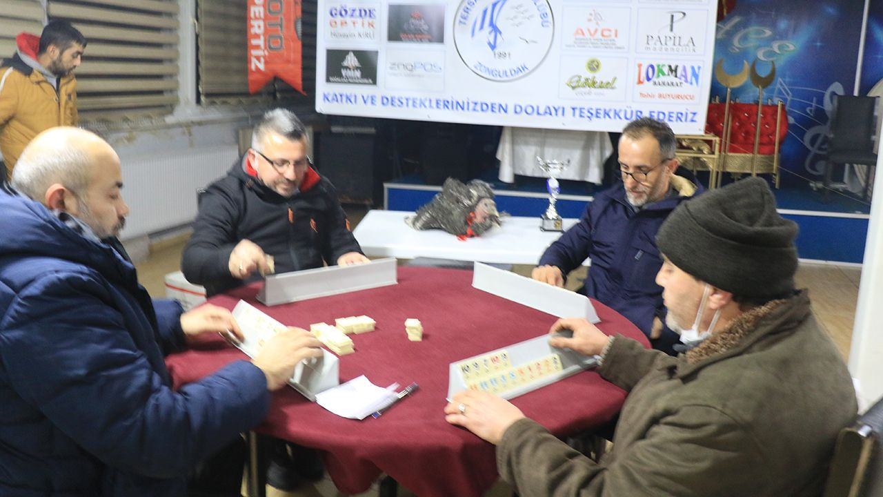 Zonguldak'ta hindi ödüllü okey turnuvası renkli görüntülere sahne oldu