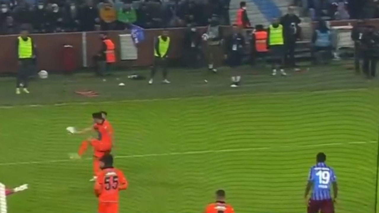 Trabzonspor'un penaltı beklediği pozisyonda hakeme büyük tepki