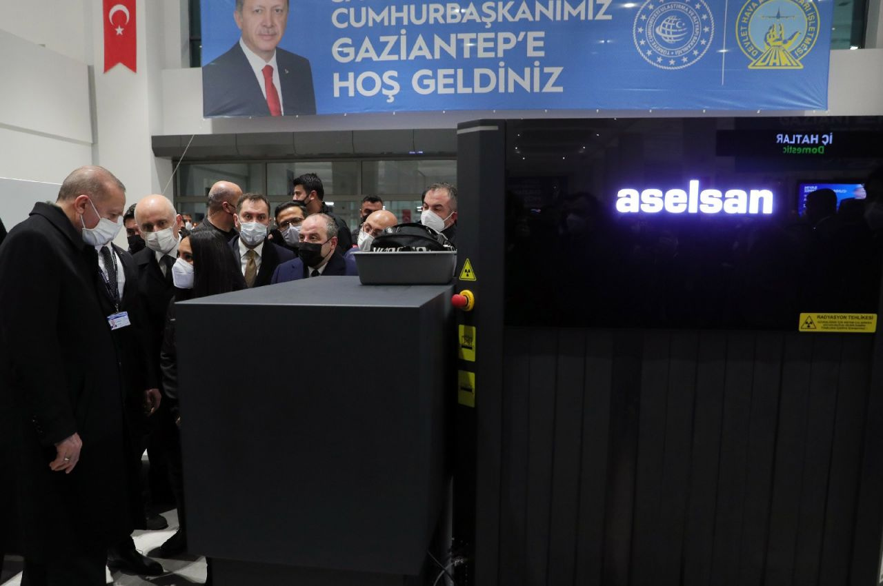 Cumhurbaşkanı Erdoğan'dan ASELSAN üretimi X-ray cihazına inceleme