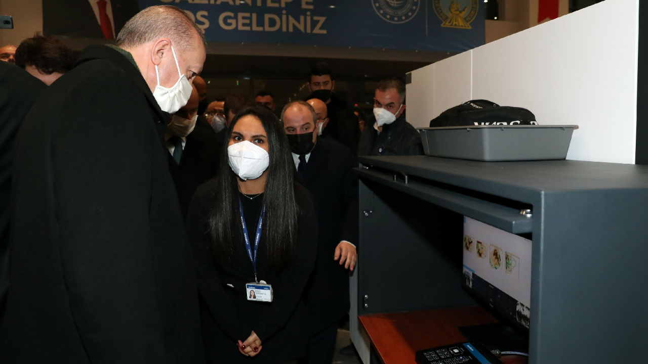 Cumhurbaşkanı Erdoğan'dan ASELSAN üretimi X-ray cihazına inceleme