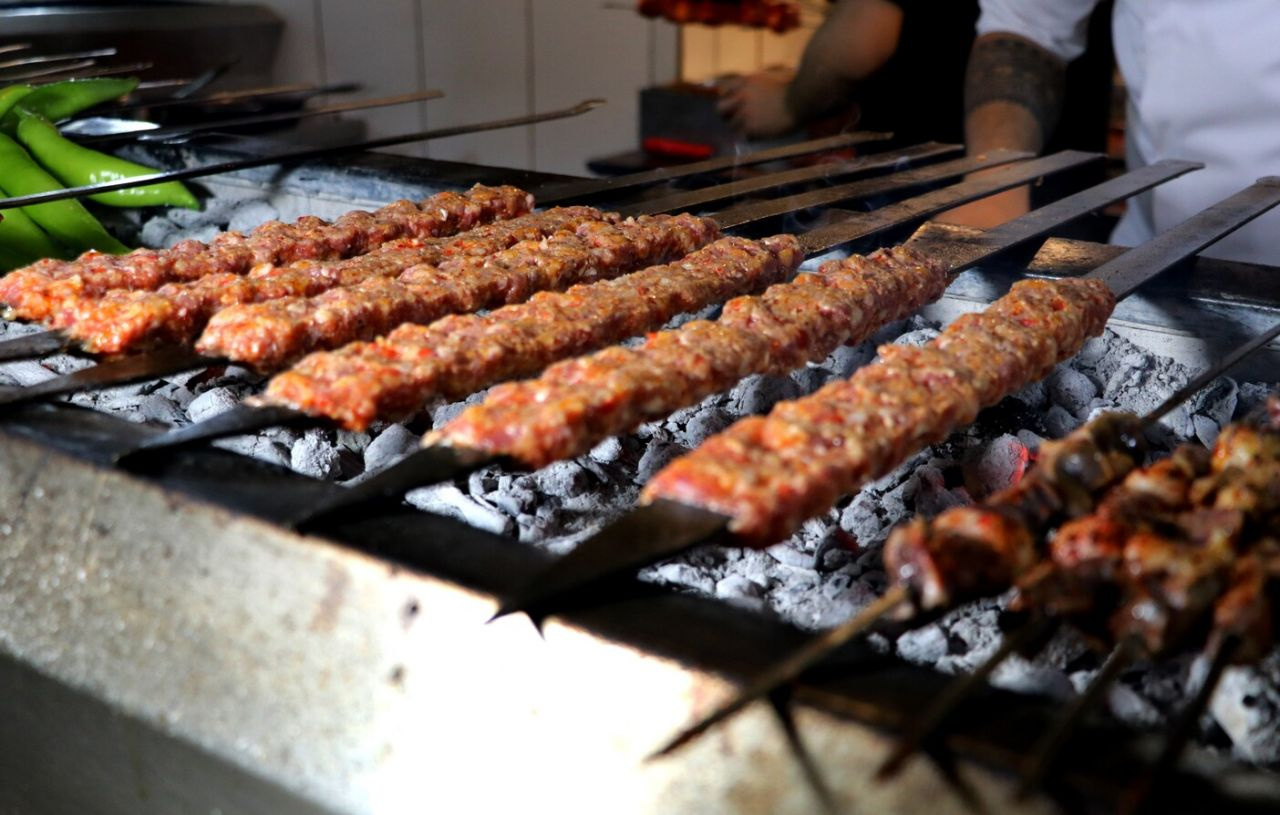 Adana'da bulaşıkçılıkla başladı 2 restoran, 1 futbol kulübü sahibi oldu! Başarının sırrını verdi