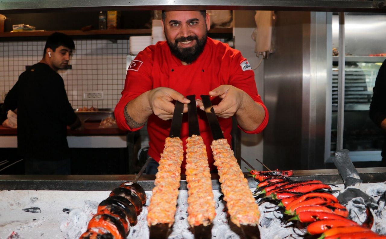 Adana'da bulaşıkçılıkla başladı 2 restoran, 1 futbol kulübü sahibi oldu! Başarının sırrını verdi