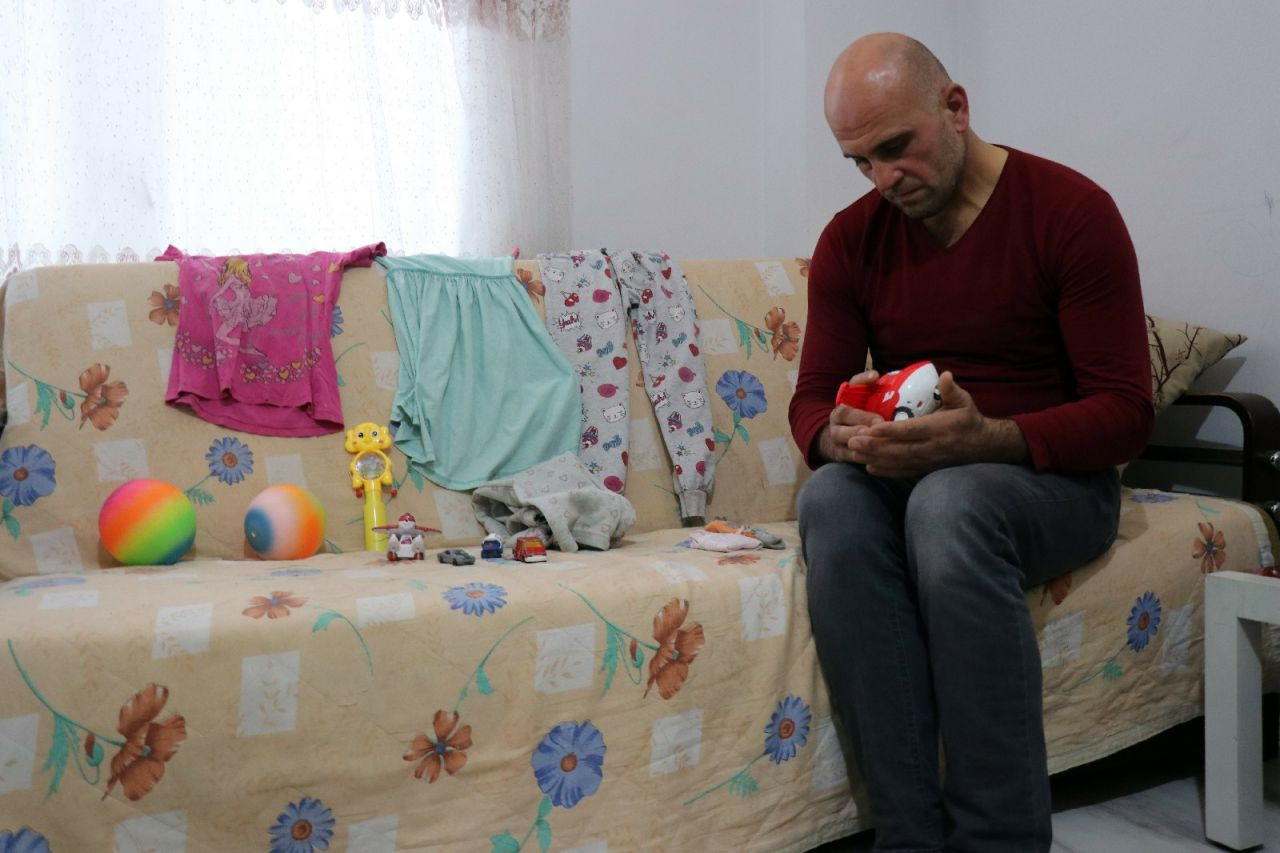 Sakarya'da Rus eşi 2 çocuğunu alarak sırra kadem basan çaresiz baba yardım bekliyor