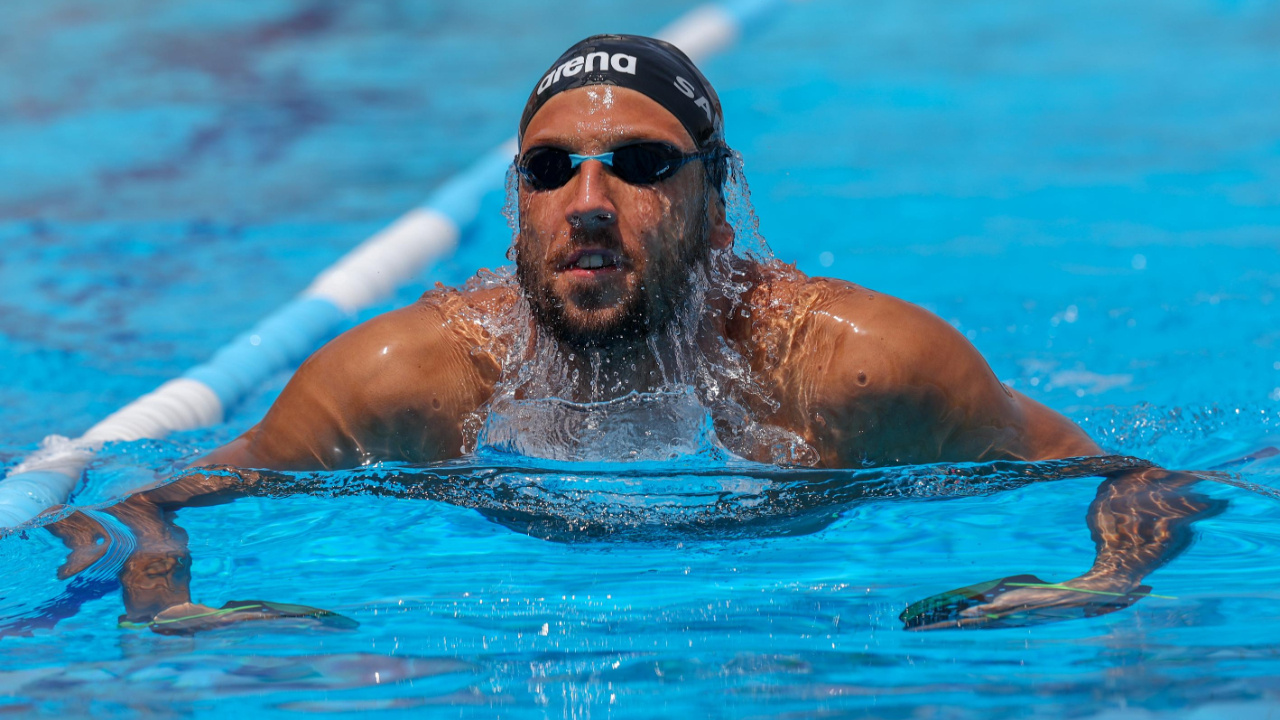 Milli yüzücü Emre Sakçı dünya rekoru kırdı