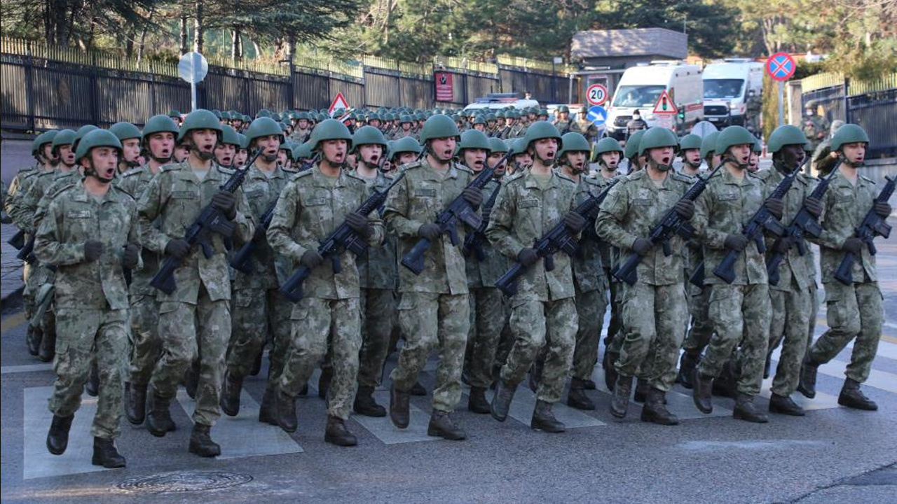 Mehmetçik Ankara sokaklarını inletti! Gören telefona sarıldı: 30 dakika sürdü