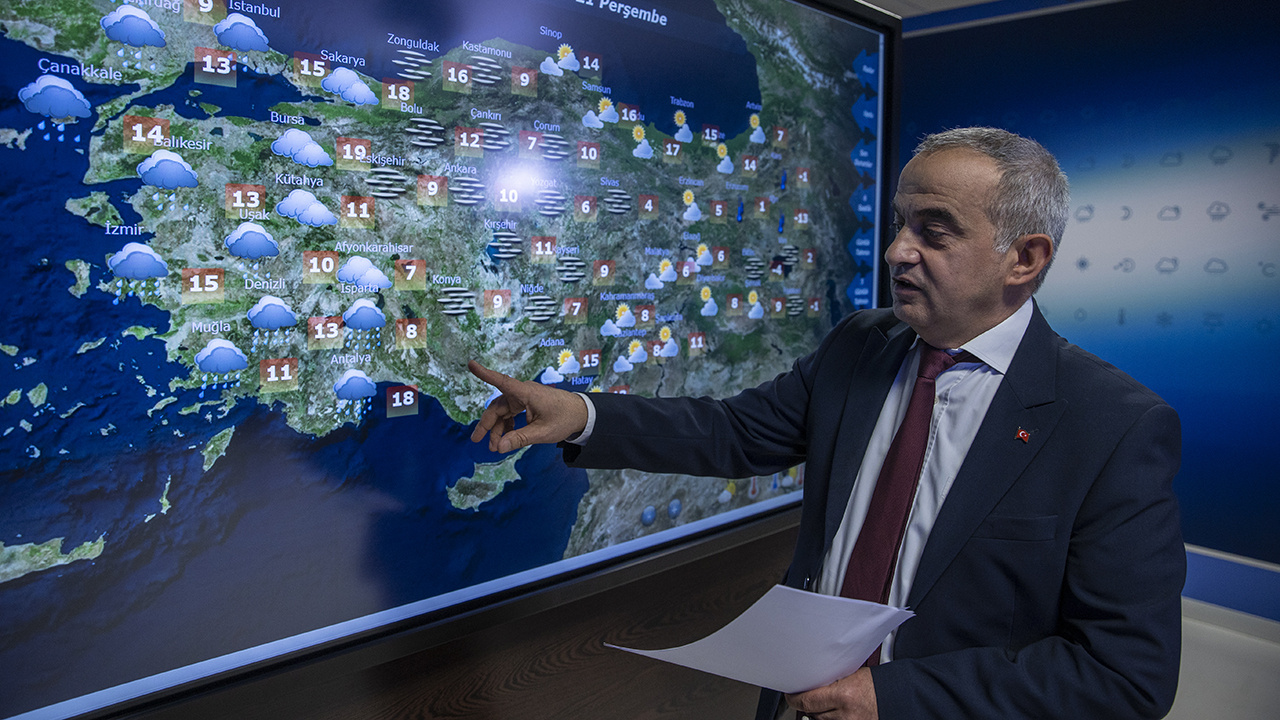 Meteorolojinin kırmızı kodla aşırı yağış uyarısı yaptığı Antalya'nın üç ilçesinde eğitime 1 gün ara verildi