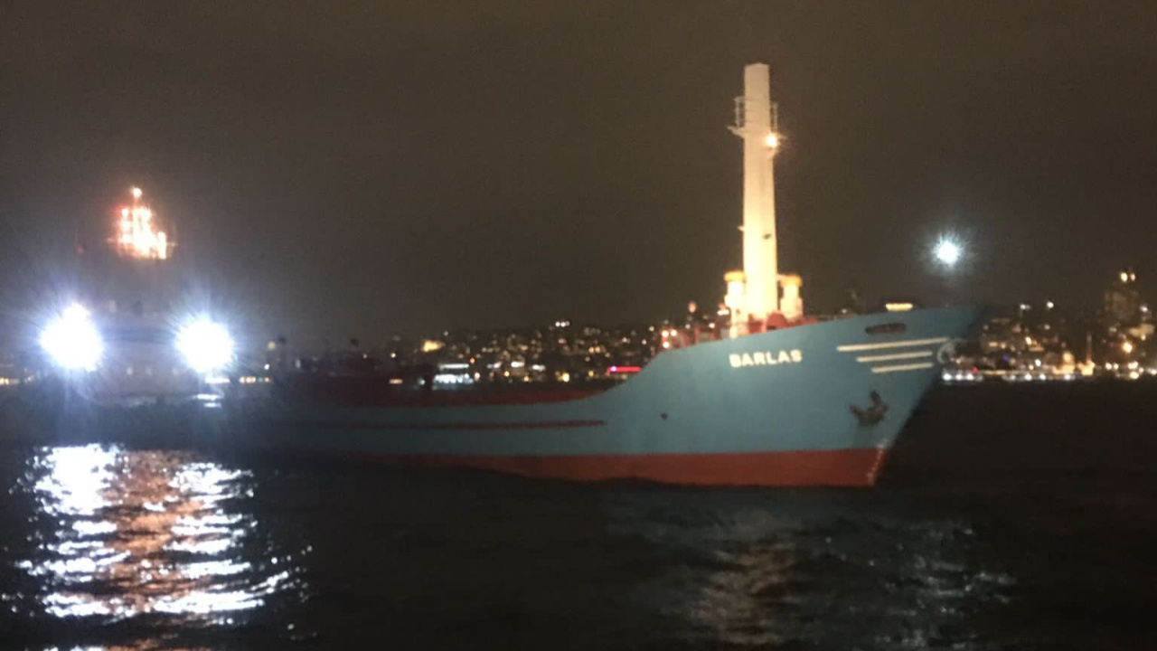 İstanbul Boğazı trafiği Kız Kulesi açıklarında arızalanan gemi nedeniyle askıya alındı