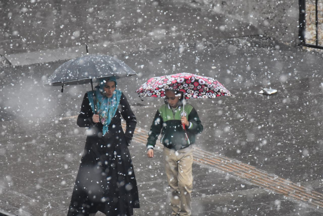 Okullar tatil edildi! Meteoroloji 'kırmızı alarm' verdi aşırı yağış vuracak! Sıradan bir hadise olmayacak