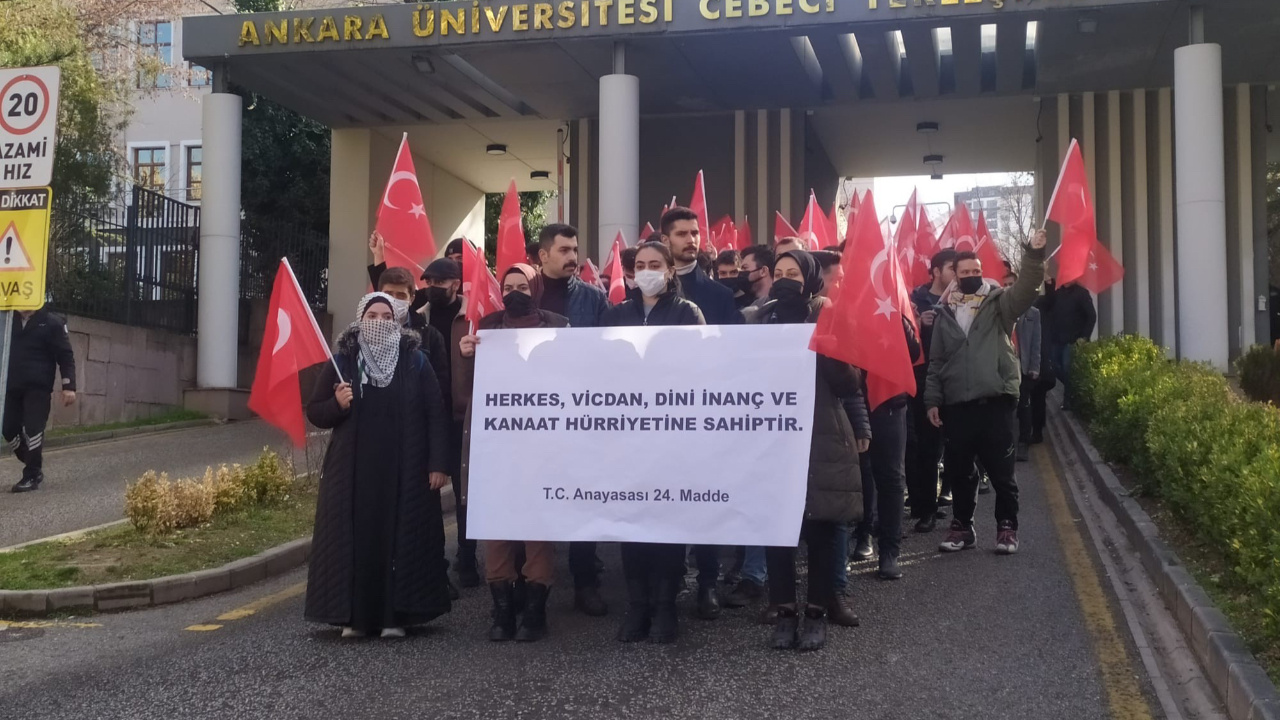 Ankara Üniversitesi'nde başörtüsü krizi Öğretim görevlisi öğrenciyi derste sorularıyla sıkıştırdı