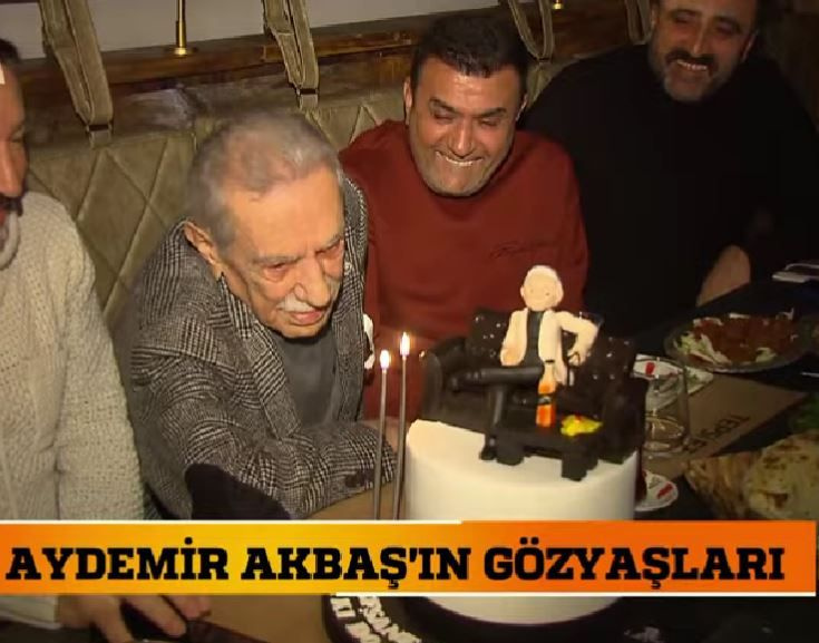 Aydemir Akbaş doğum gününde ağladı: 95'i görmeden ölmem! Ünlü oyuncu kaç yaşında?