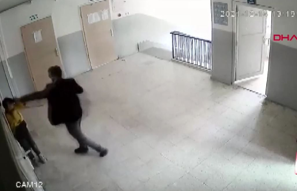 Aksaray'da matematik öğretmeninin dövdüğü öğrenciye Şahan Gökbakar sahip çıktı!