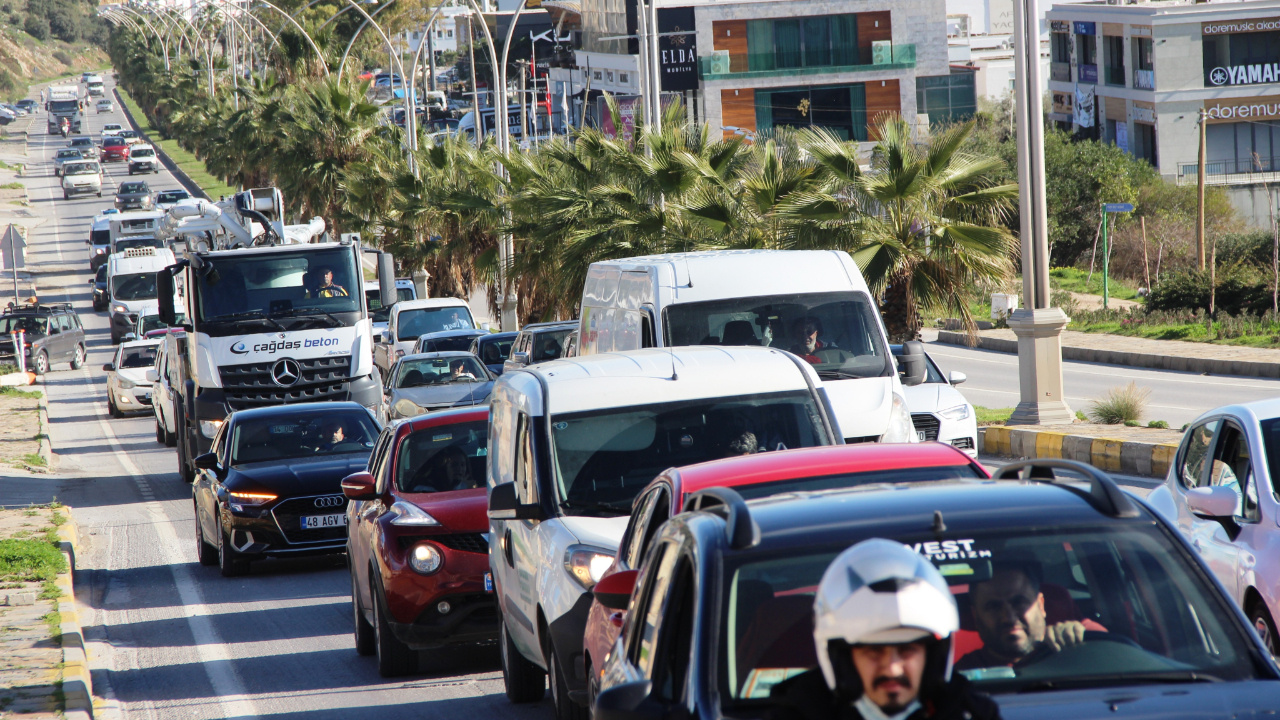 Bodrum'da oteller doldu, trafik kilitlendi: Günde 2 bin kişi giriş yapıyor