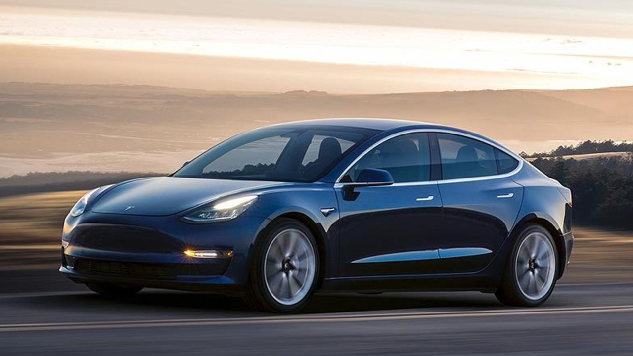 Tesla, 1.1 milyon aracı geri çağırma kararı aldı