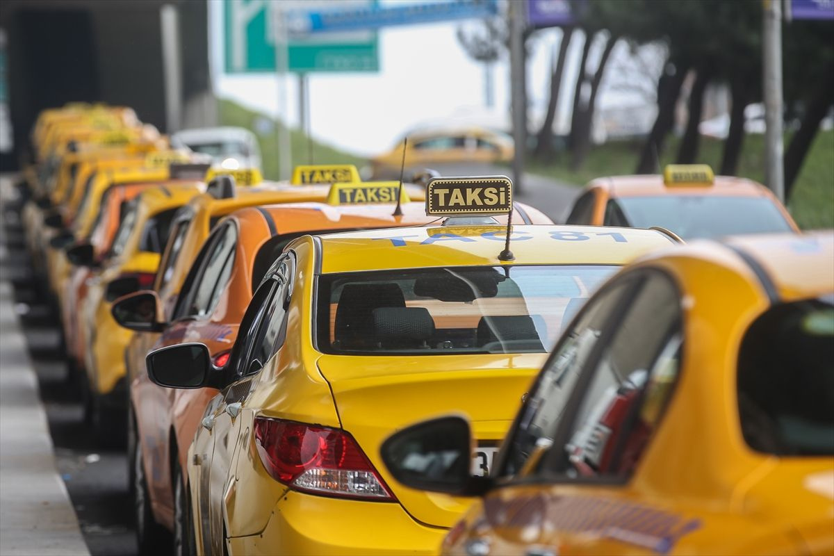 Yüzde 36 zam geldi en kısa mesafe 20 lira oldu! İstanbul’da taksi sürücüleri tarife güncellemek için sıraya girdi