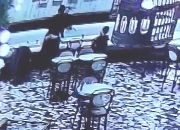 İstanbul'da öfkeli koca dehşet saçtı! Restoranda çocuğunun önünde eşini dövdü: Defalarca...
